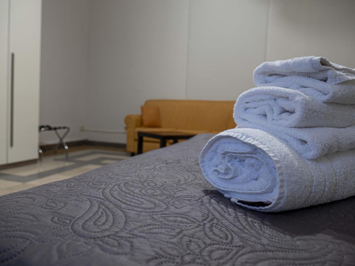 Giachi Friendly Rooms Alla Stazione パレルモ エクステリア 写真