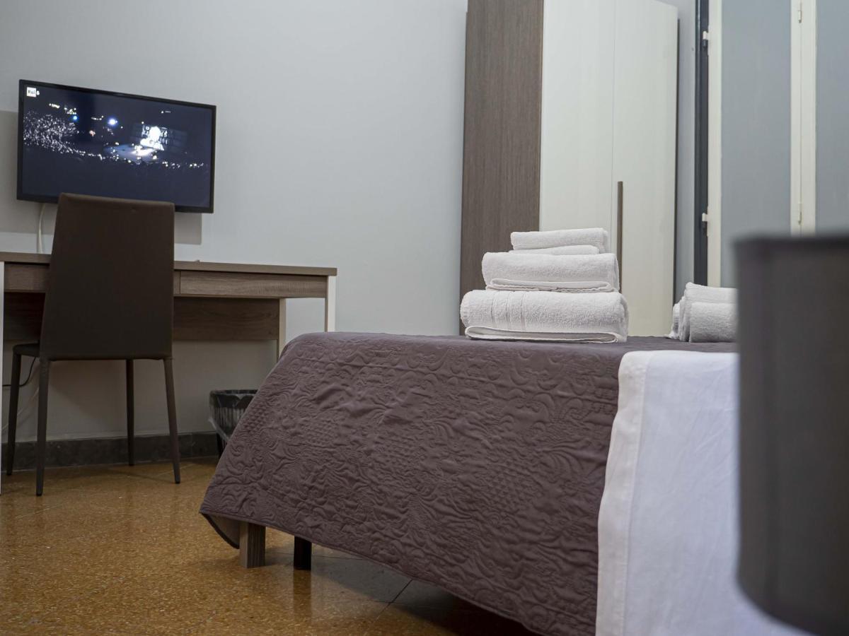 Giachi Friendly Rooms Alla Stazione パレルモ エクステリア 写真