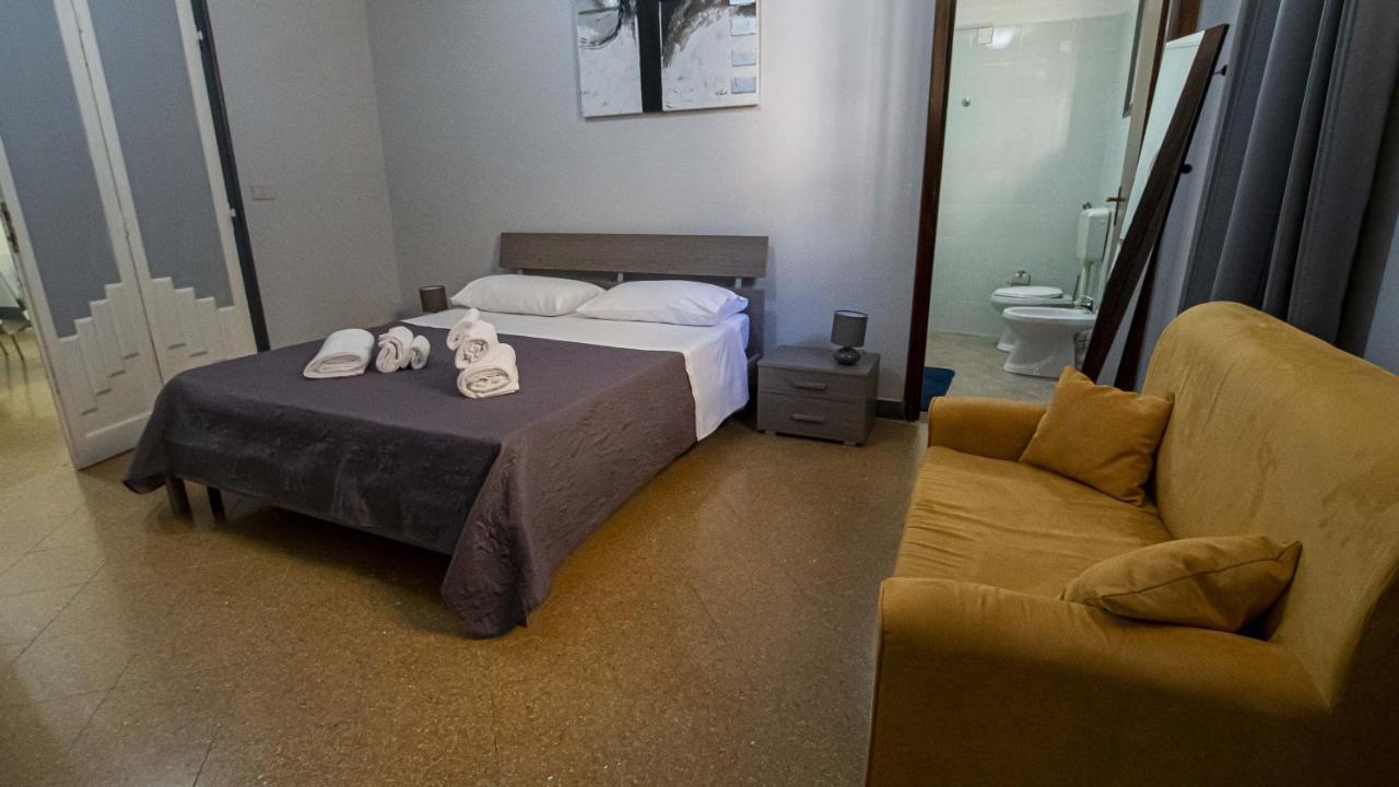 Giachi Friendly Rooms Alla Stazione パレルモ エクステリア 写真