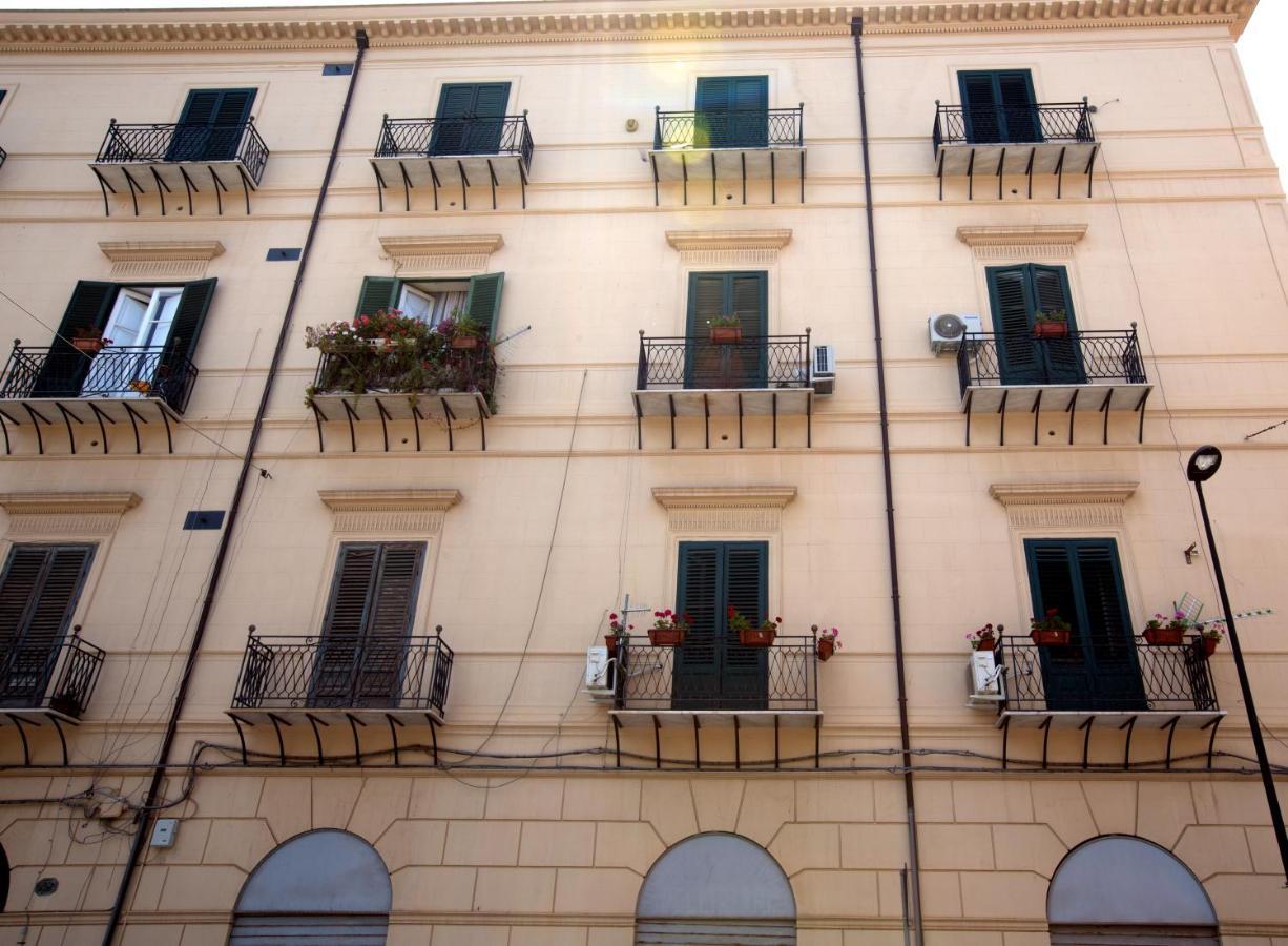 Giachi Friendly Rooms Alla Stazione パレルモ エクステリア 写真