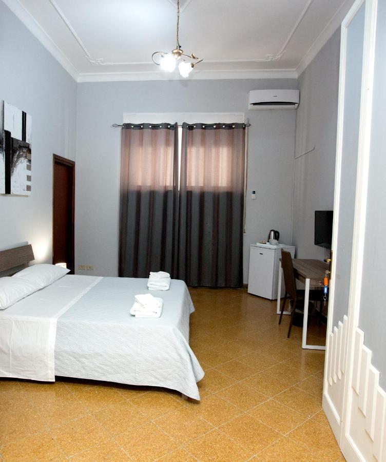 Giachi Friendly Rooms Alla Stazione パレルモ エクステリア 写真