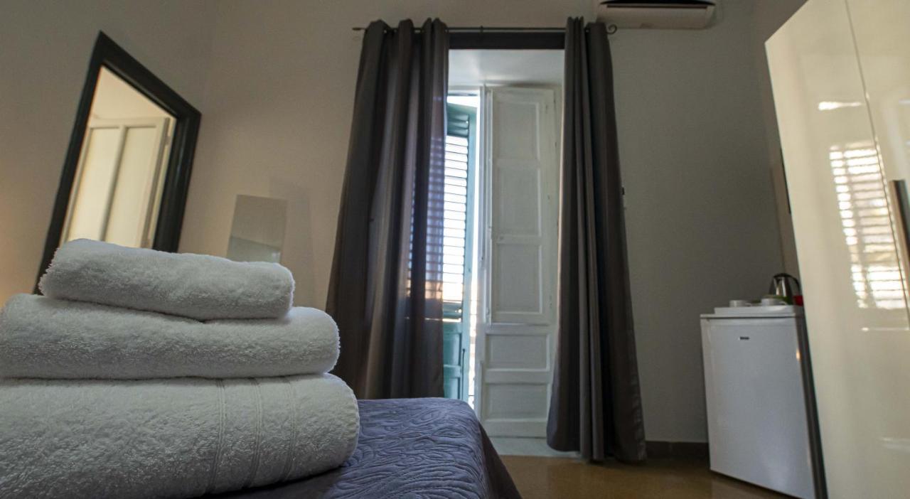 Giachi Friendly Rooms Alla Stazione パレルモ エクステリア 写真